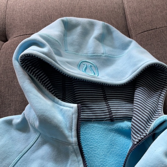 Lululemon Scuba Hoodie Blue w Stripes Size 6 - Picture 3 of 3
